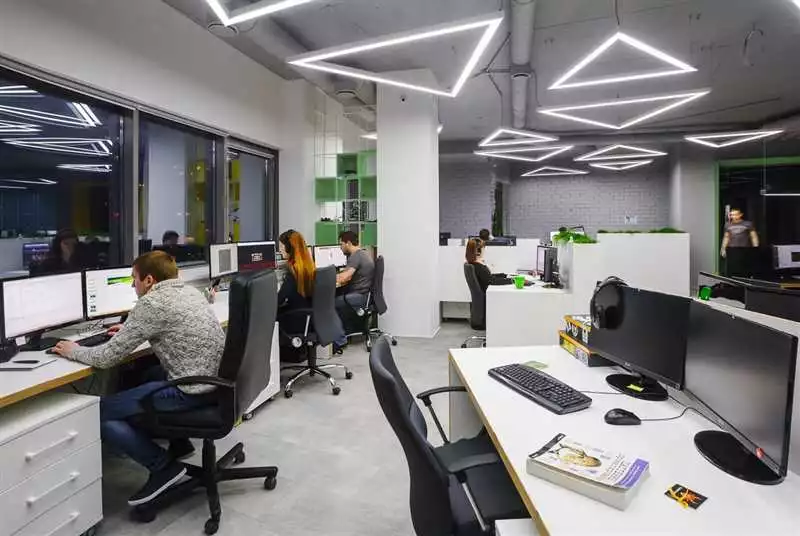 Анализируйте Опыт Студии Разработчик Странносфти